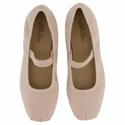 Shoe Biz Tacoma Beige